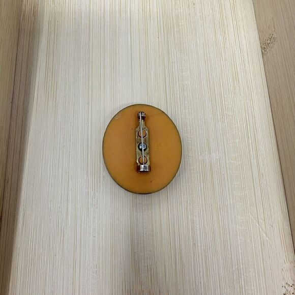 Vtg Thanksgiving Brooch Lapel Pin "Give Thanks" Praying Pilgrims 1.5" Hallmark - Picture 5 of 5